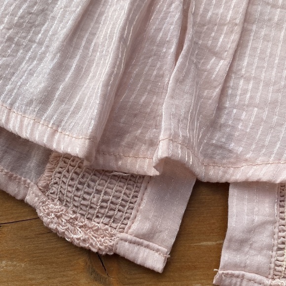 mM Couture  peach colour, ruffled, fitted , buttoned sleeveless blouse - Picture 9 of 14